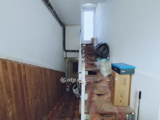 Eladó családi ház, Ajkán 49.9 M Ft, 4 szobás