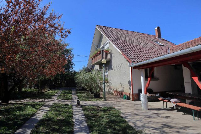 Eladó családi ház, Sándorfalván 89.9 M Ft, 5 szobás
