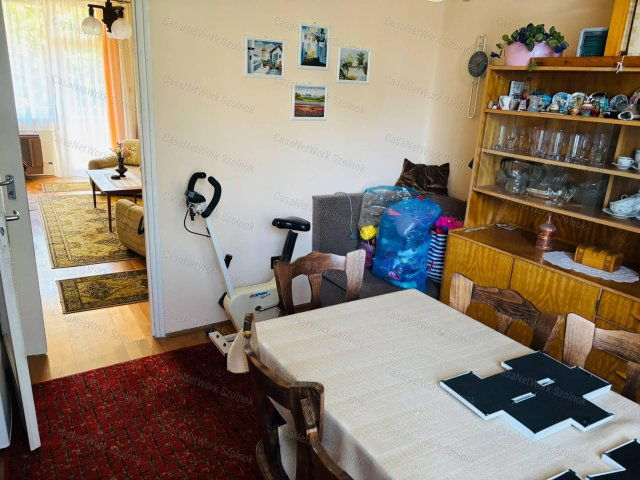 Eladó téglalakás, Szolnokon 33 M Ft, 2+1 szobás