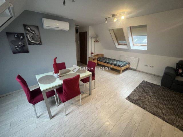 Kiadó téglalakás, albérlet, Budapesten, XV. kerületben