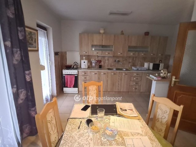 Eladó családi ház, Áporkán 76 M Ft, 3 szobás