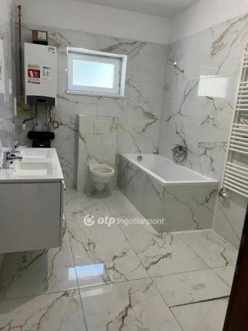 Eladó ikerház, Martonvásáron 113.9 M Ft, 4 szobás