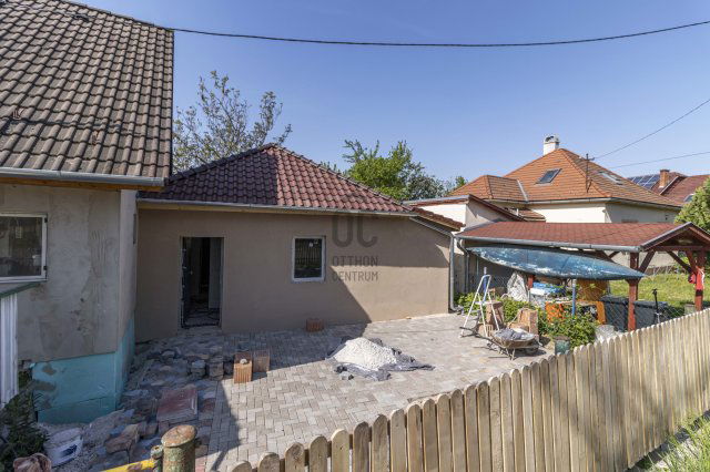 Eladó ikerház, Székesfehérvárott 33.5 M Ft, 2 szobás