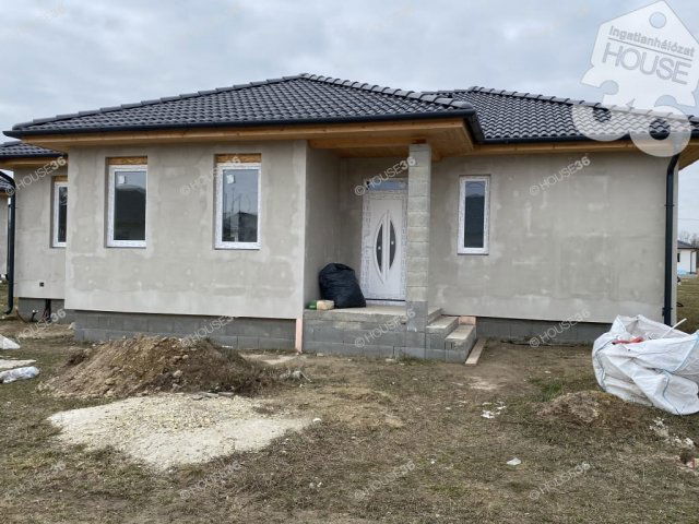 Eladó családi ház, Kecskeméten 77 M Ft, 5 szobás