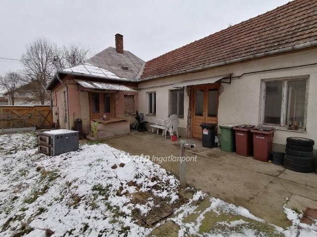 Eladó családi ház, Hajdúböszörményen 41 M Ft, 4 szobás