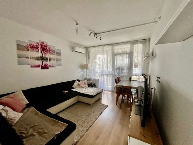 Eladó panellakás, Pécsett 50.49 M Ft, 3 szobás