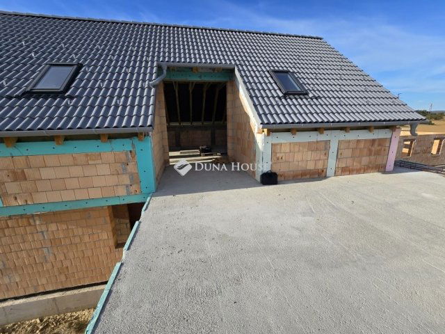 Eladó családi ház, Veszprémben 115 M Ft, 5 szobás