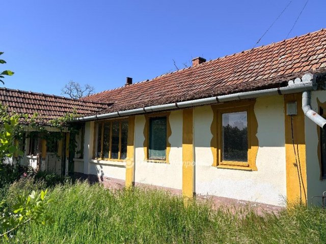 Eladó családi ház, Csökmőn 7.5 M Ft, 2+1 szobás