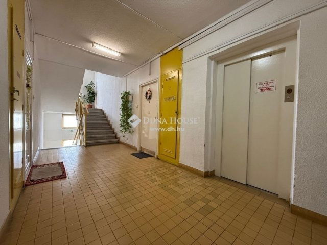 Eladó téglalakás, Kecskeméten 75 M Ft, 4 szobás