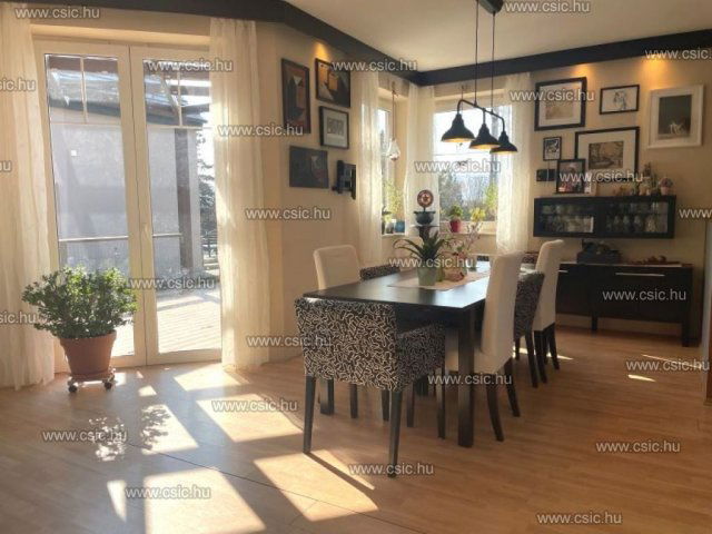 Eladó családi ház, Nagykovácsiban 199 M Ft, 7 szobás