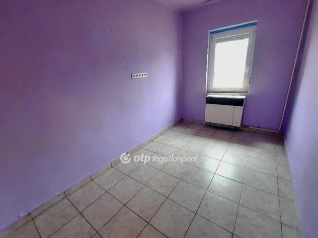 Eladó családi ház, Abonyban 32 M Ft, 4+1 szobás