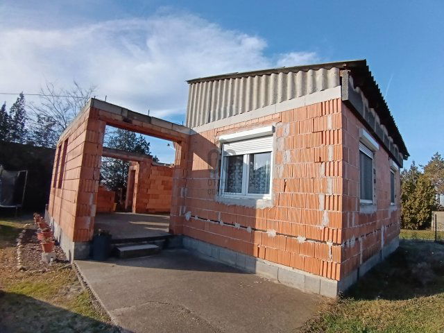 Eladó családi ház, Dunaharasztin 49.9 M Ft, 3 szobás