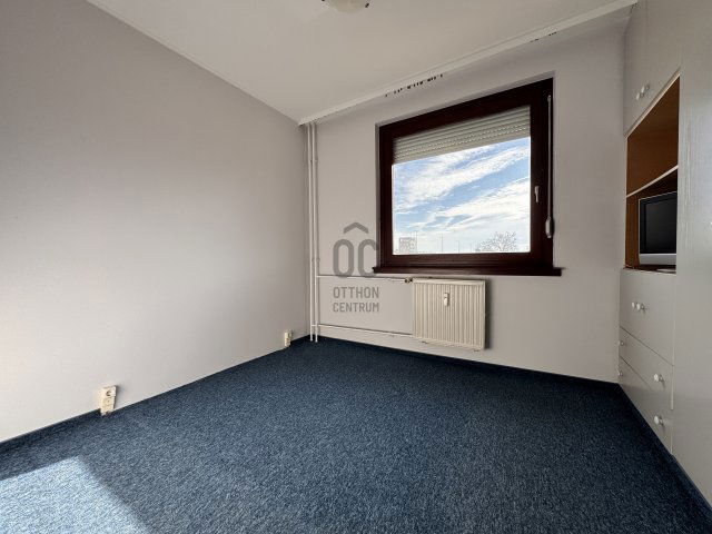 Eladó téglalakás, Győrött 75 M Ft, 3 szobás