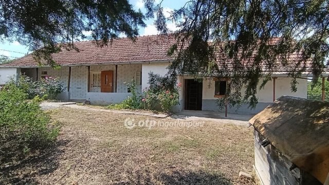 Eladó családi ház, Jászfényszarun 13.4 M Ft, 2 szobás