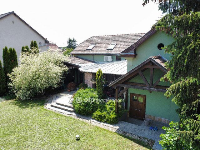 Eladó családi ház, Balassagyarmaton 99 M Ft, 4+2 szobás