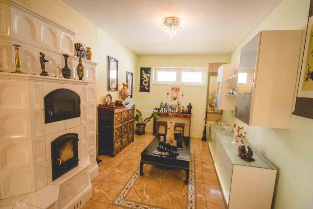 Eladó családi ház, Lajosmizsén 200 M Ft, 6 szobás