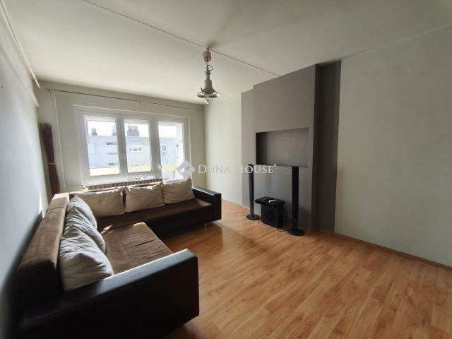 Eladó panellakás, Szegeden 49.9 M Ft, 2 szobás