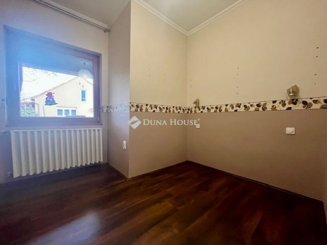 Eladó családi ház, Bonyhádon 120 M Ft, 5 szobás