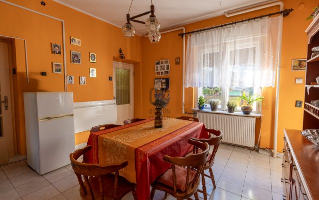 Eladó családi ház, Székesfehérvárott 85 M Ft, 6 szobás