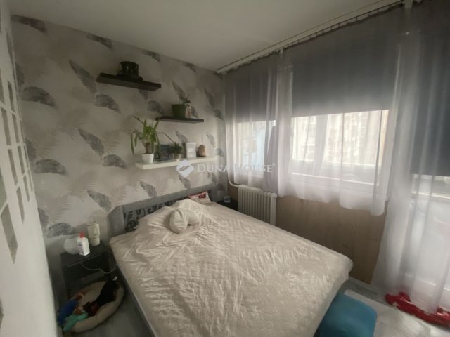 Eladó panellakás, Dunaújvárosban 39.99 M Ft, 3 szobás
