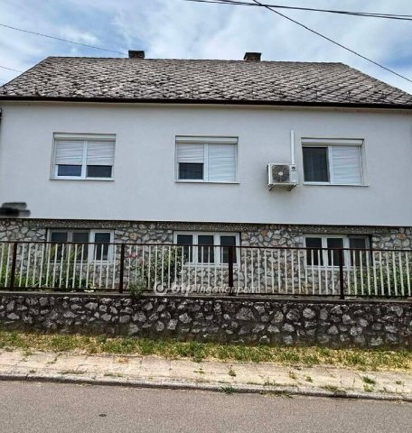 Eladó családi ház, Dunaszekcsőn 30 M Ft, 5 szobás