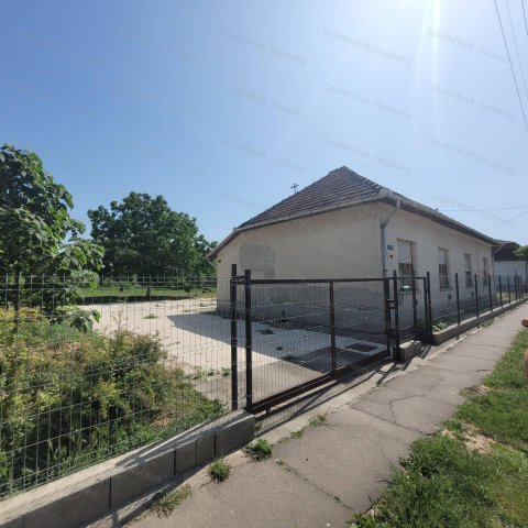 Eladó családi ház, Alattyánban 22.5 M Ft, 4 szobás