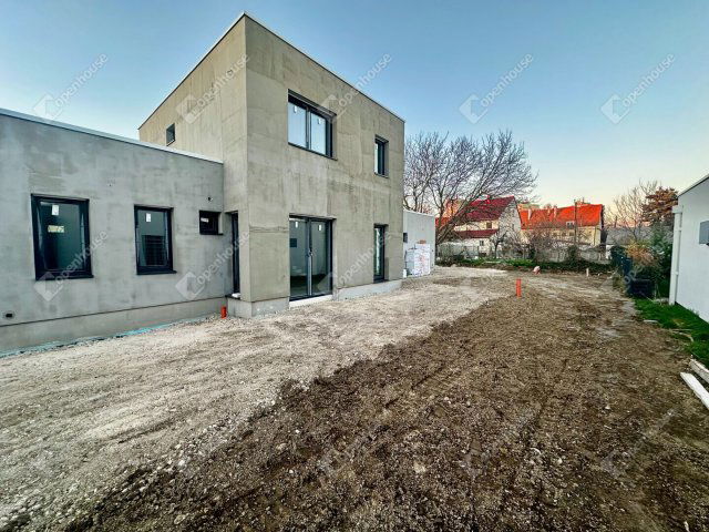 Eladó ikerház, Székesfehérvárott 158.5 M Ft, 4 szobás