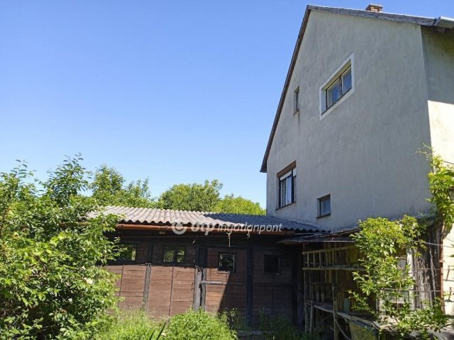 Eladó családi ház, Veszprémben 64.9 M Ft, 5 szobás