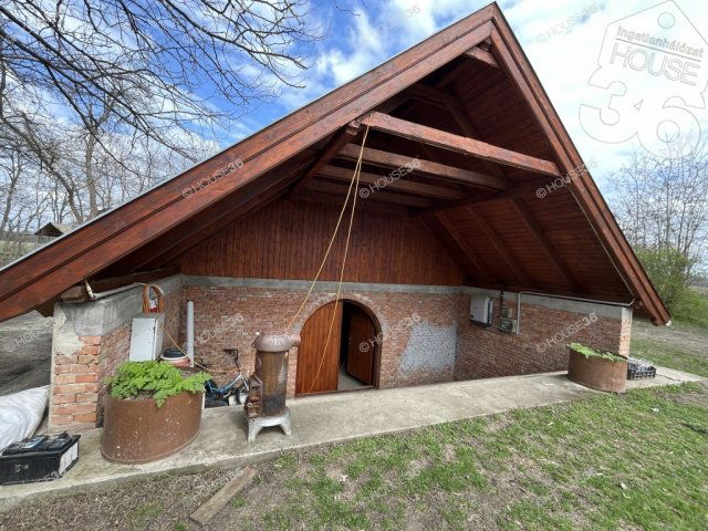 Eladó ipari ingatlan, Szentkirályon 190 M Ft