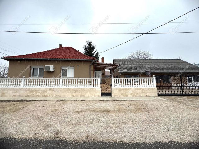 Eladó családi ház, Celldömölkön 63 M Ft, 4 szobás