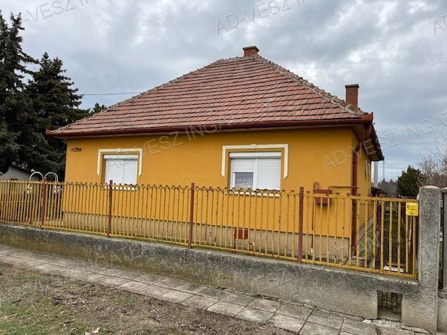 Eladó családi ház, Nyáregyházán 49 M Ft, 2 szobás