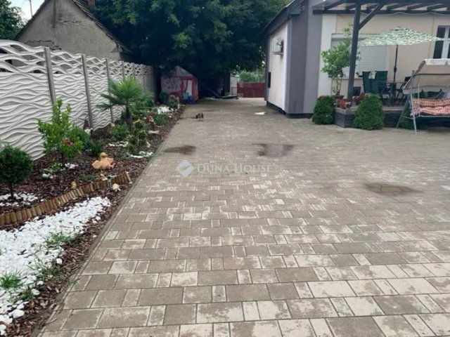 Eladó családi ház, Hernádon 59.9 M Ft, 6 szobás