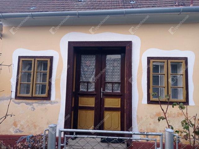 Eladó családi ház, Halastón 18 M Ft, 2 szobás