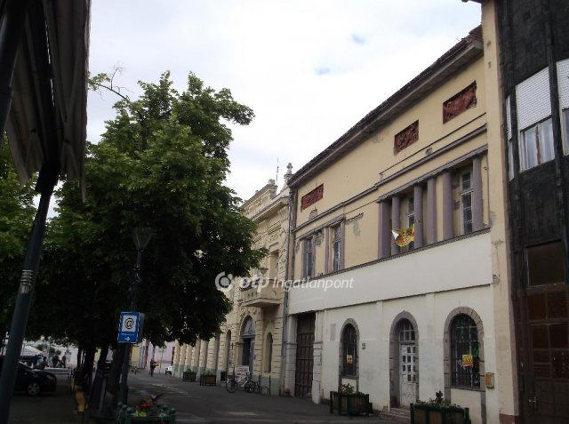Eladó üzlethelyiség, Gyöngyösön 120 M Ft