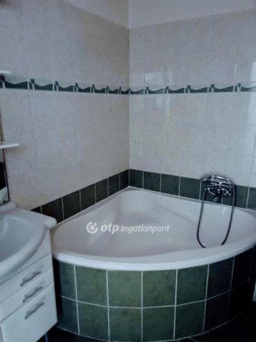 Eladó téglalakás, Pécsett 61.5 M Ft, 2 szobás