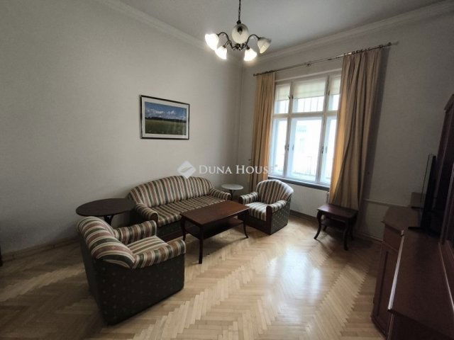 Eladó téglalakás, Budapesten, V. kerületben 102 M Ft, 2 szobás