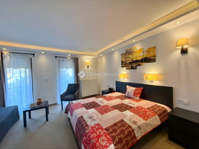 Eladó téglalakás, Pécsett 89.5 M Ft, 3 szobás