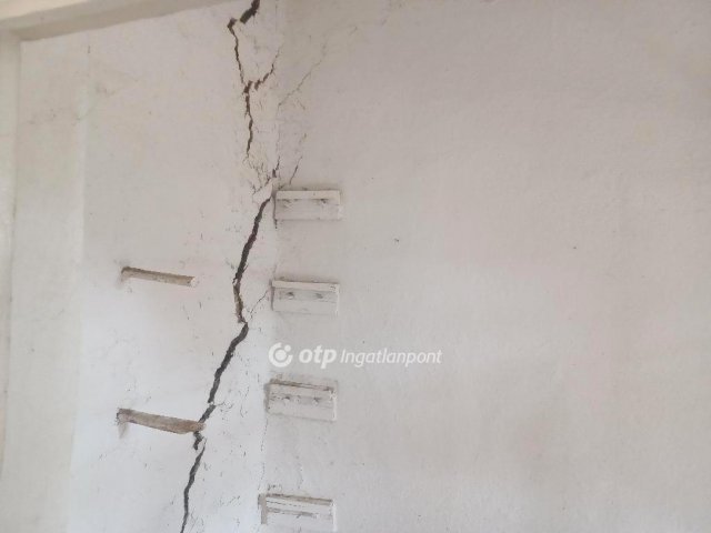 Eladó családi ház, Kisújszálláson 8.5 M Ft, 3 szobás