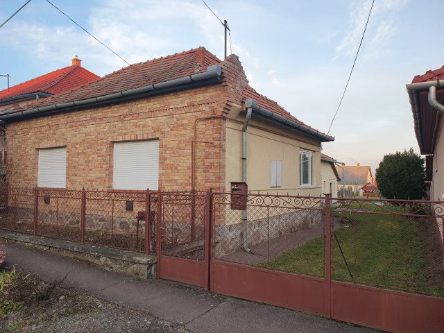 Eladó családi ház, Domoszlón 22.9 M Ft, 3 szobás