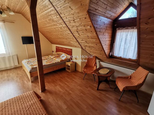 Eladó családi ház, Balatonfüreden 590 M Ft, 14 szobás
