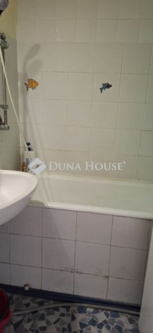 Eladó panellakás, Pécsett 46.9 M Ft, 1+1 szobás