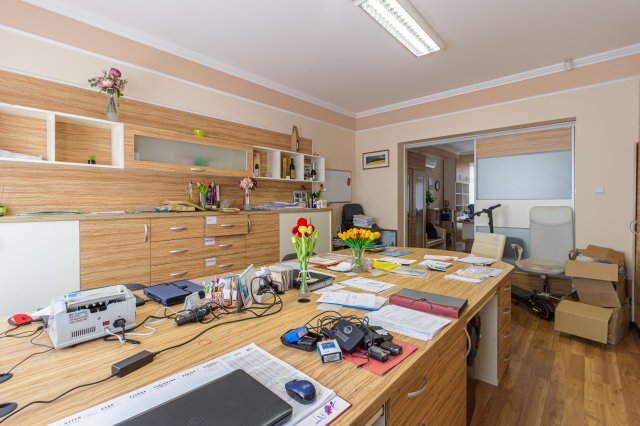 Eladó iroda, Tiszakécskén 39.9 M Ft, 2 szobás