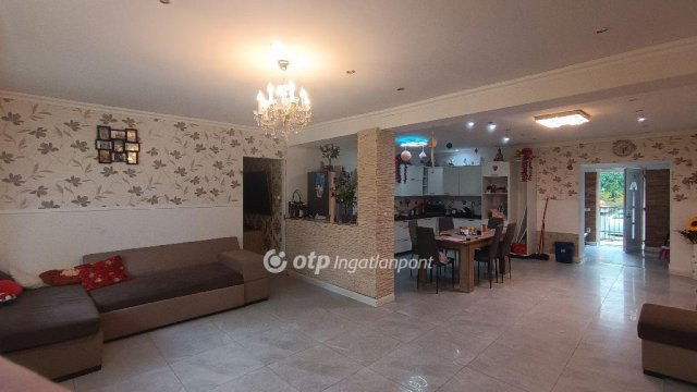Eladó családi ház, Balatonlelleén 85 M Ft, 6 szobás