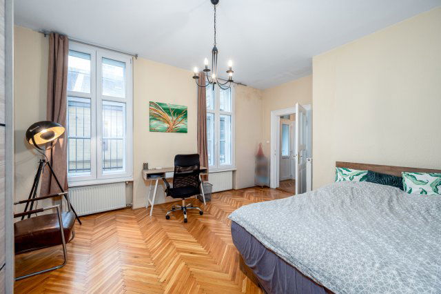 Eladó téglalakás, Budapesten, VI. kerületben 99.9 M Ft, 2 szobás