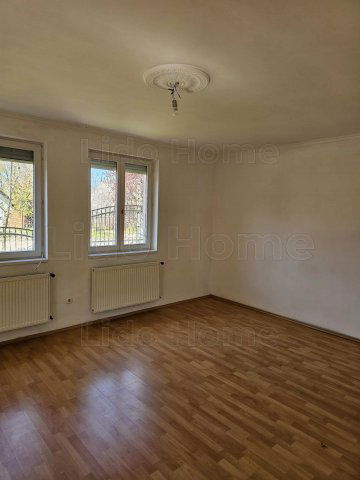 Eladó családi ház, Gönyűn 69.9 M Ft, 14 szobás