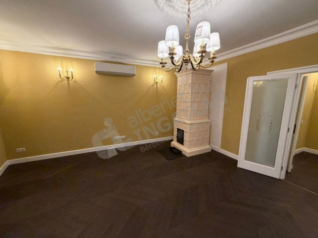 Kiadó téglalakás, albérlet, I. kerületben, Úri utcában