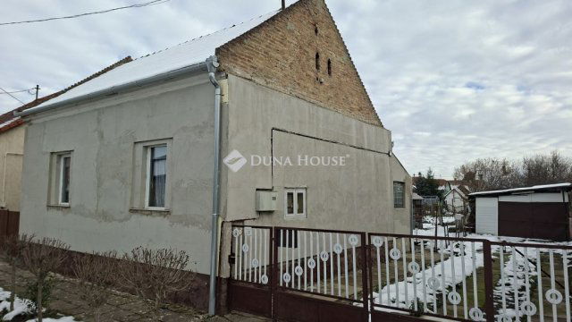 Eladó családi ház, Dombóváron, Táncsics Mihály utcában
