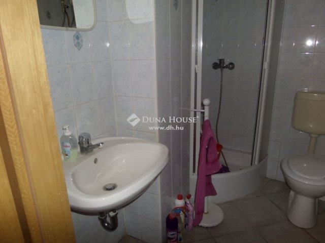 Eladó téglalakás, Pécsett 45 M Ft, 2 szobás