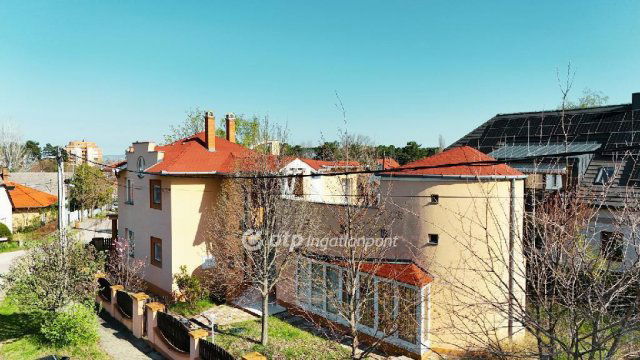 Eladó családi ház, Siófokon 189 M Ft, 8 szobás