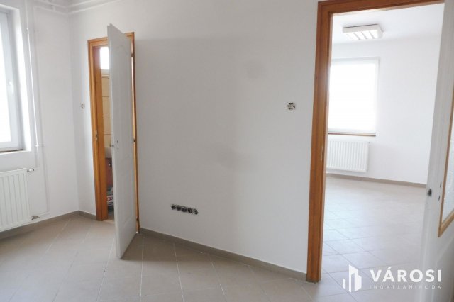 Kiadó ipari ingatlan, Szegeden 576 E Ft / hó, 3 szobás